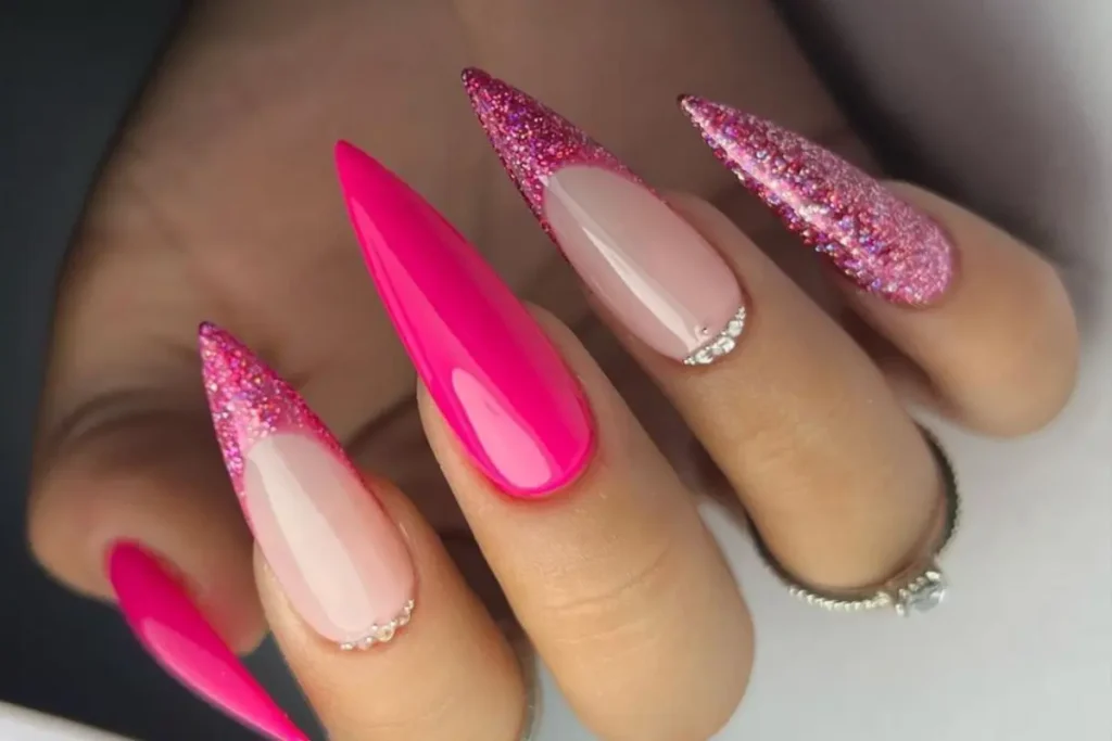 Unhas Stiletto pink com glitter