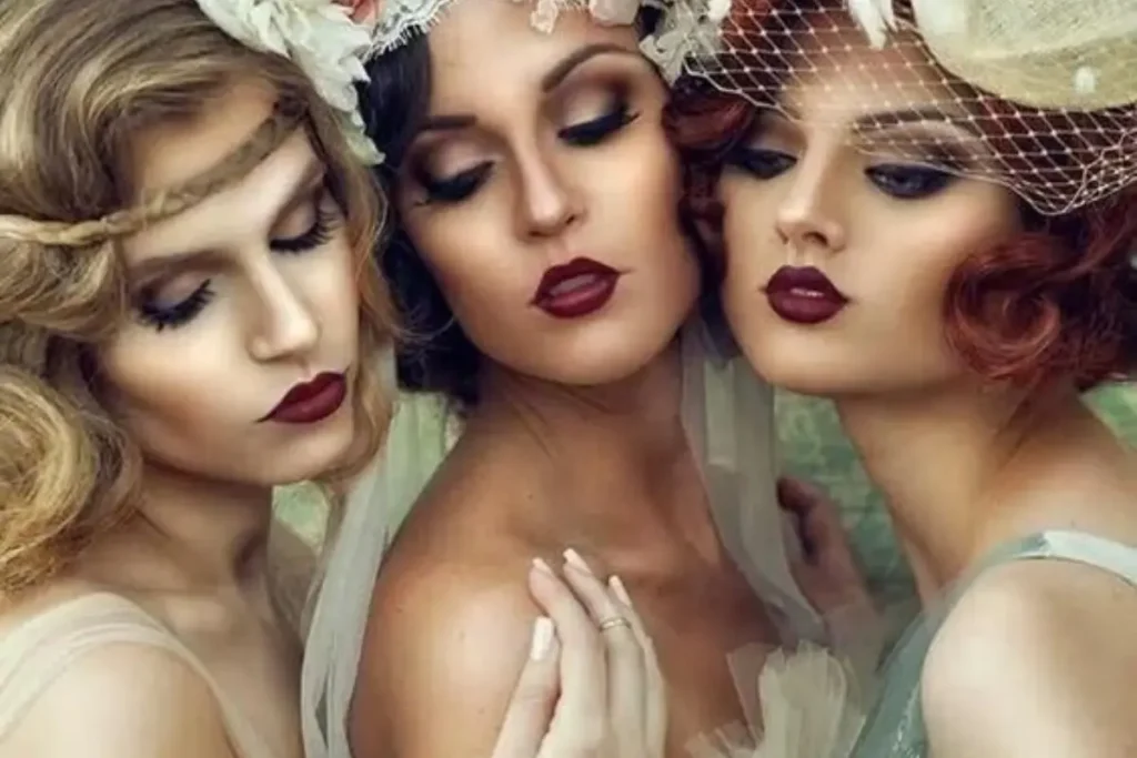 3 Mulheres da dácada de 1920 maquiadas