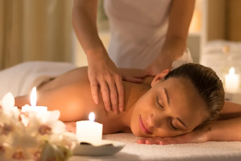 Cliente recebendo uma massagem relaxante