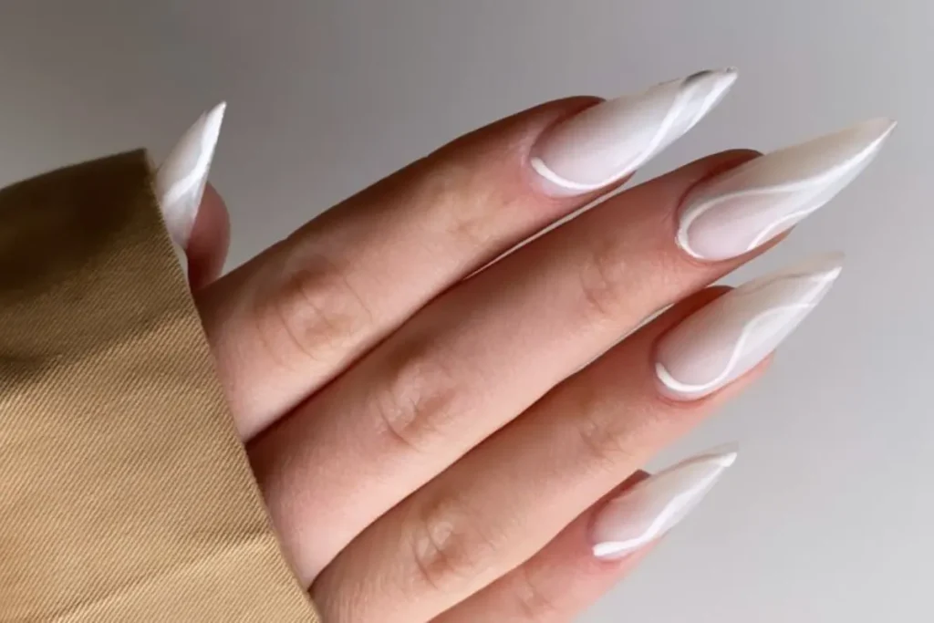 Unhas em gel minimalistas brancas