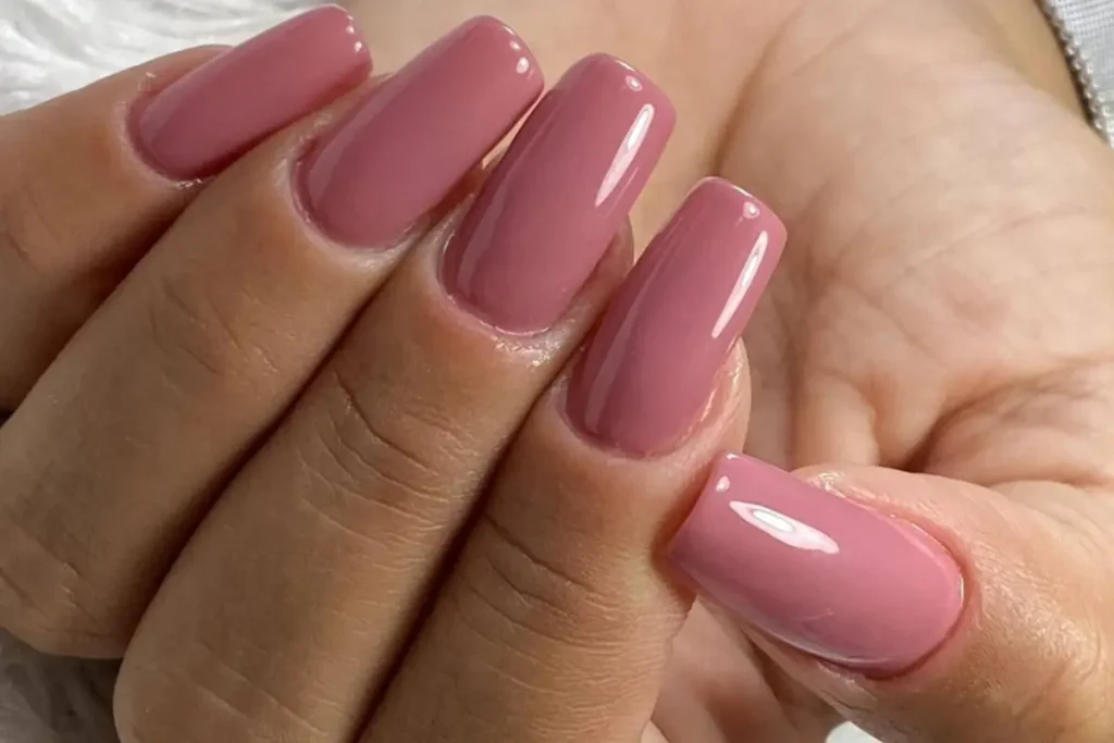 Unhas rosa chá