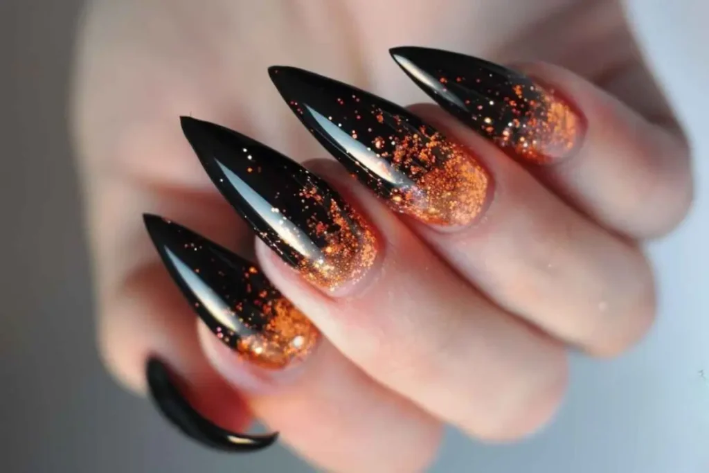 Unhas decoradas em degradê preto e laranja