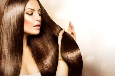 Cabelos Lisos 8 Dicas Simples Para Colocar em Prática - Mulher loira com cabelo liso