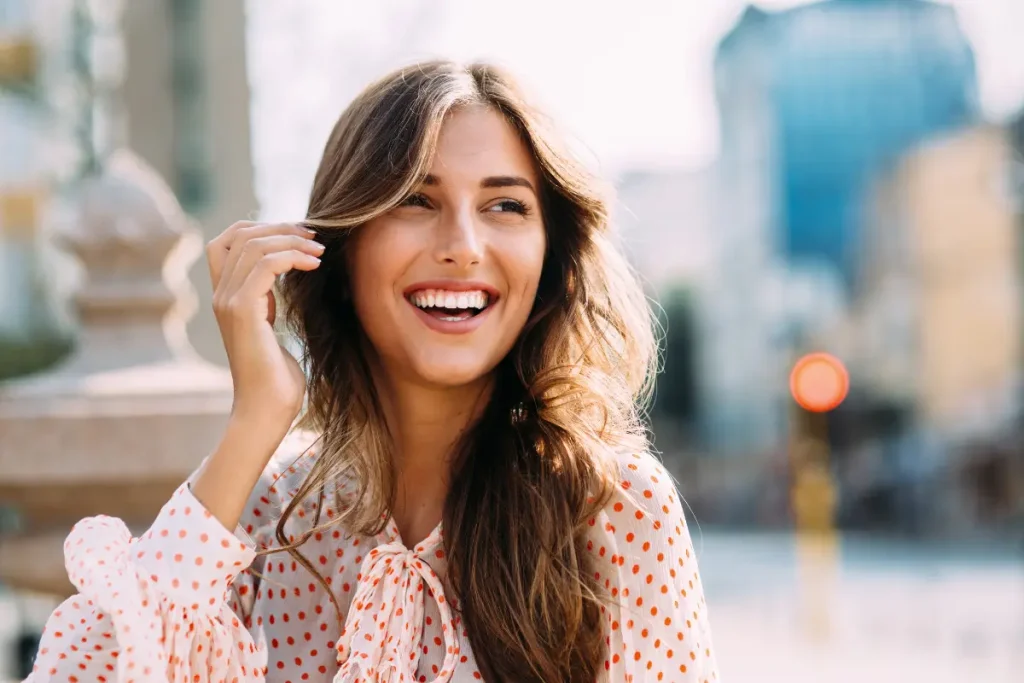 Mulher Feliz sorrindo