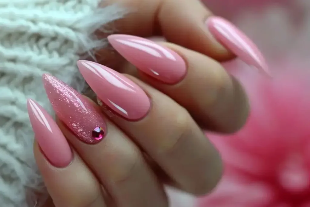 Unhas cor de rosa claro