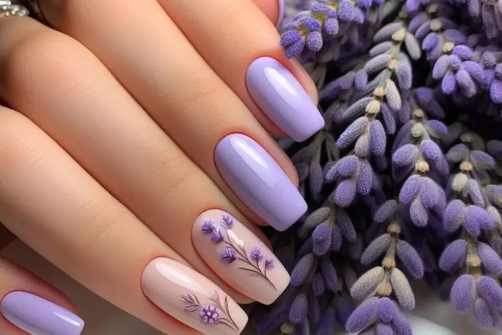 Unhas lilás claro e rose decoradas com florzinhas