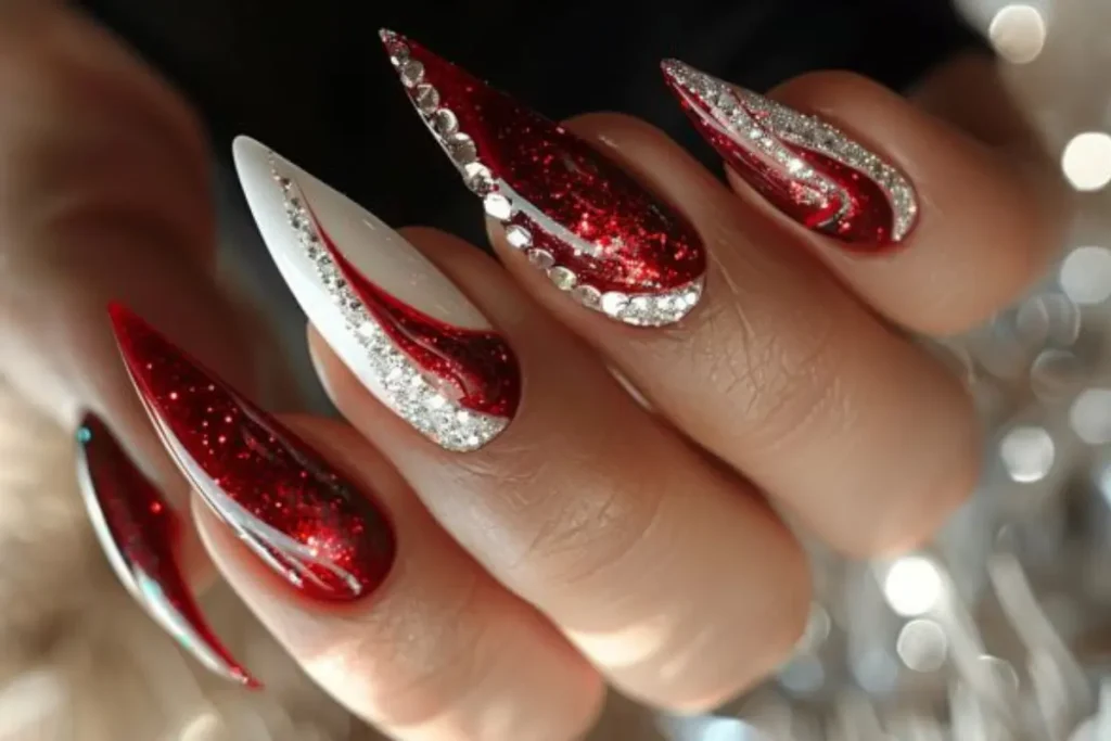 Unhas vermelhas com branco e strass prata