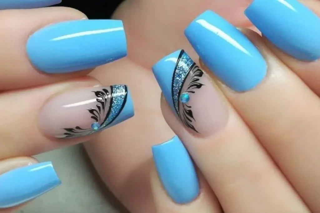 Unhas azul céu