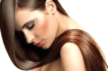 Alisamento Capilar 5 Dicas para Proteger Seus Fios - Mulher com cabelo liso