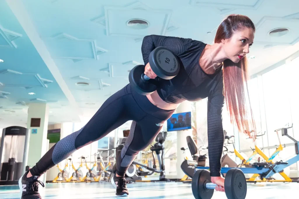 Mulher fazendo exercício físico