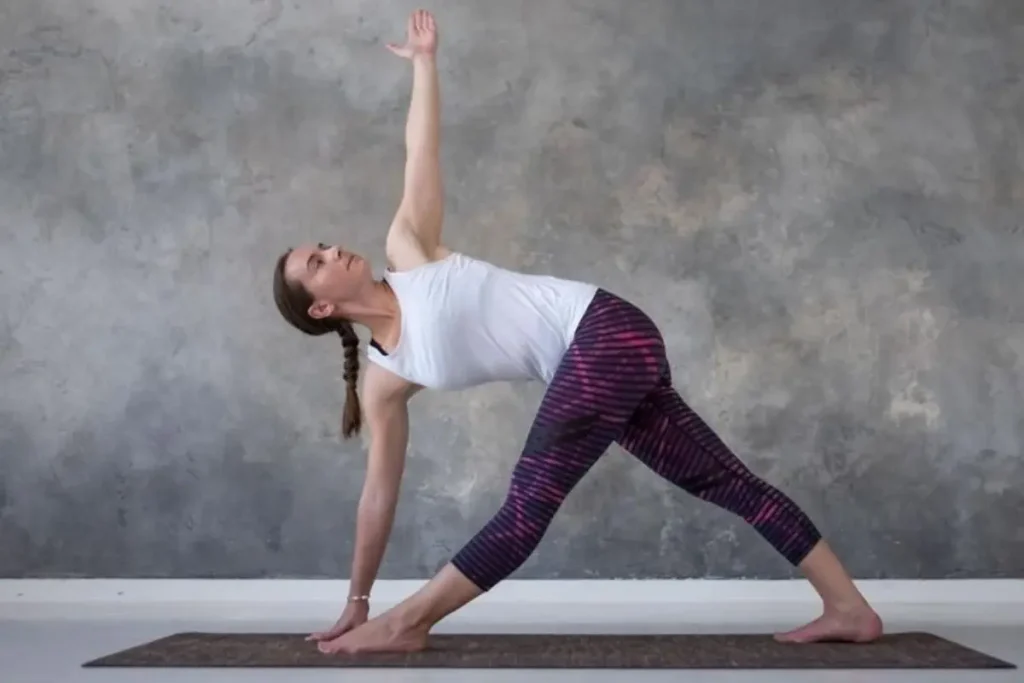 Postura Trikonasana