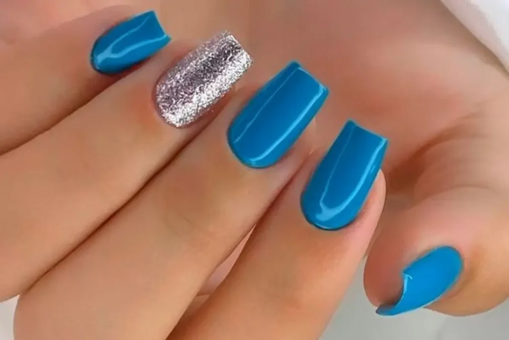 Unhas azul turquesa