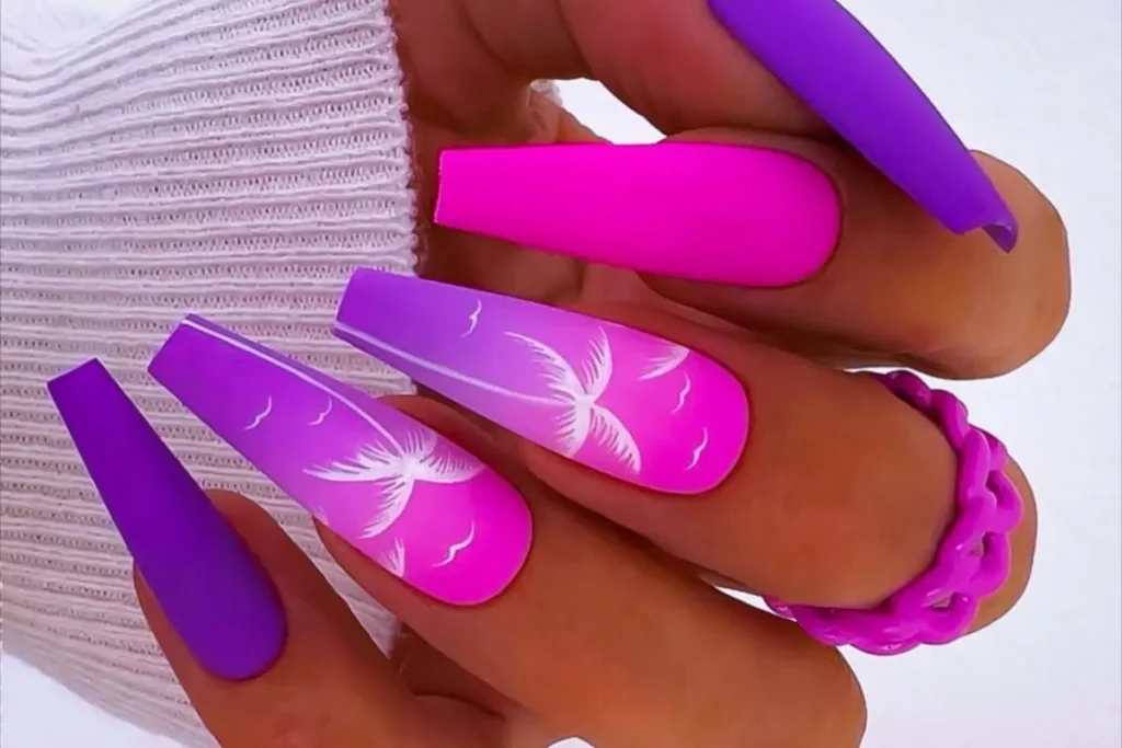 Unhas cor de rosa com roxo