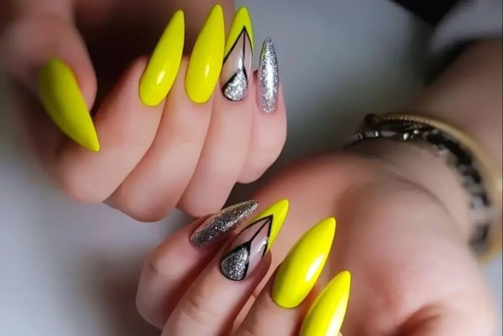 Unhas decoradas amarelo neon