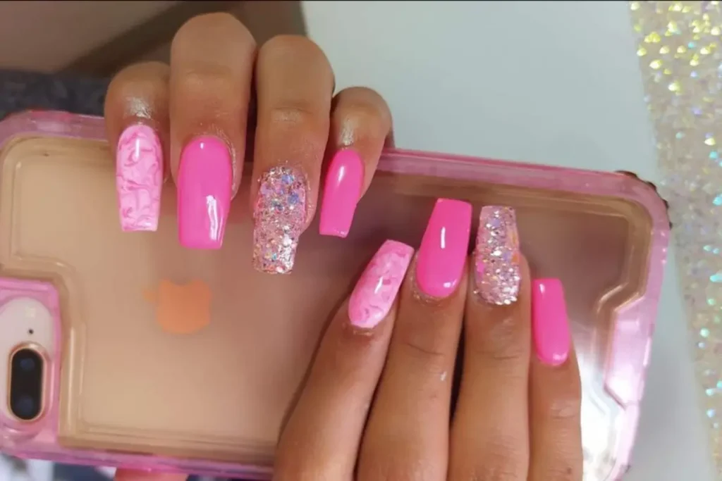 Unhas decoradas rosa chiclete