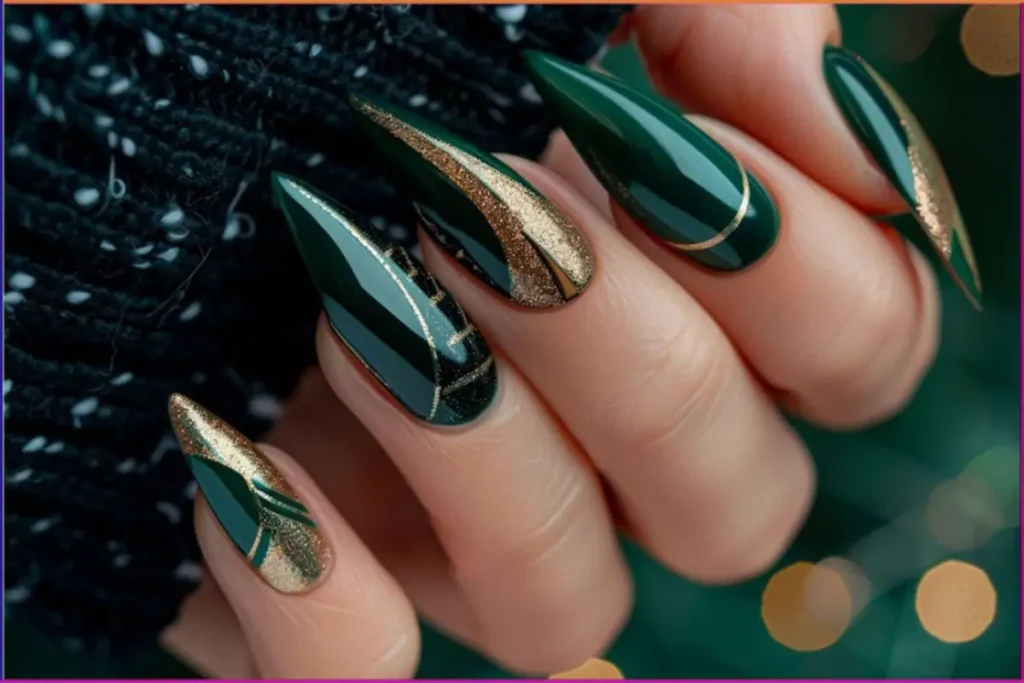 Unhas Stiletto verde e dourado