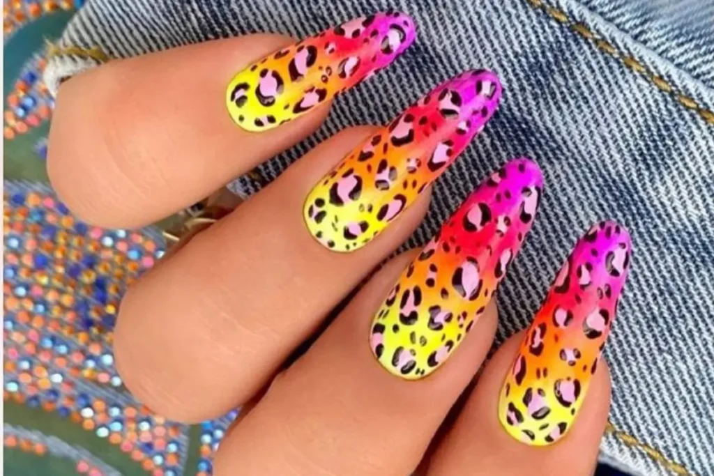 Unhas animal print coloridas