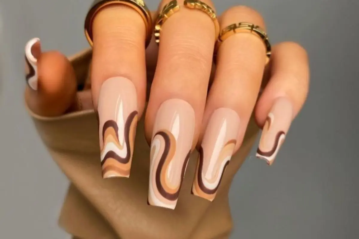 Cores Neutras Veja 6 Tons de esmalte Delicados e Elegantes - Unhas bege claro decoradas