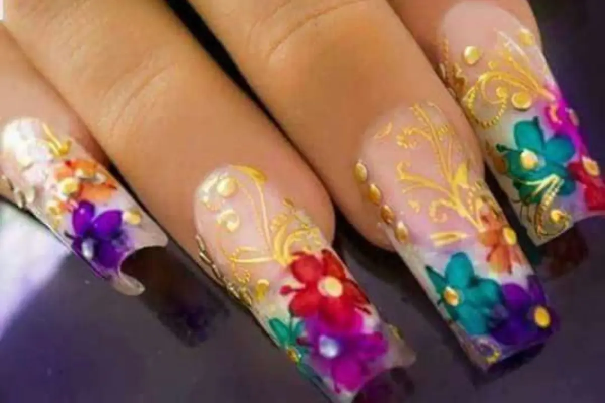 Unhas Encapsuladas 5 Benefícios de Arrasar - Unhas encapsuladas com flores coloridas