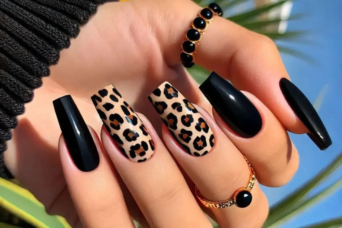 Alongamento de Unhas Top 6 das Mais Queridinhas - Unhas pretas decoradas com animal print