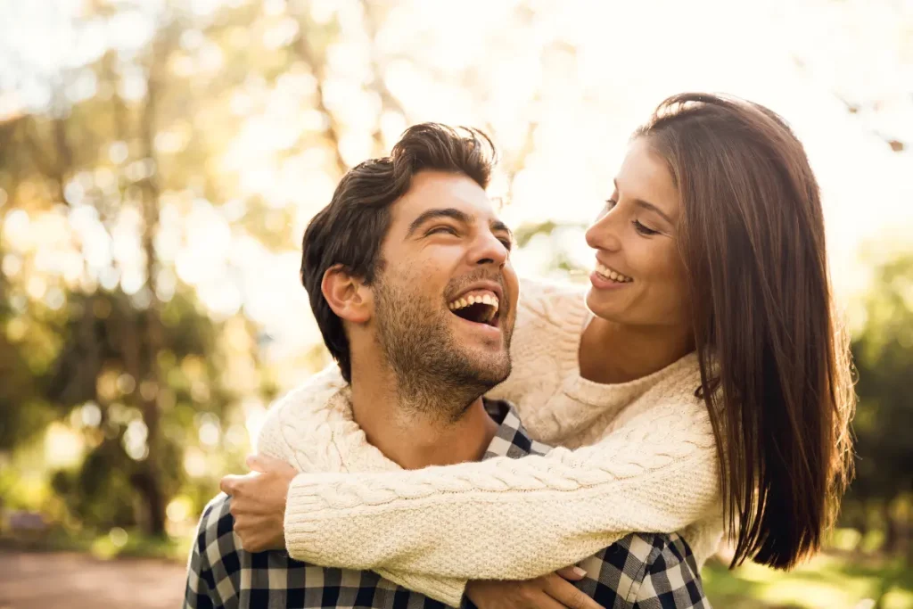 Casal sorrindo