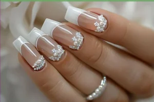 Unhas Para Noivas 6 Estilos de Pura Elegância e Sofisticação - Unha fracesinha decoradas com pedrarias