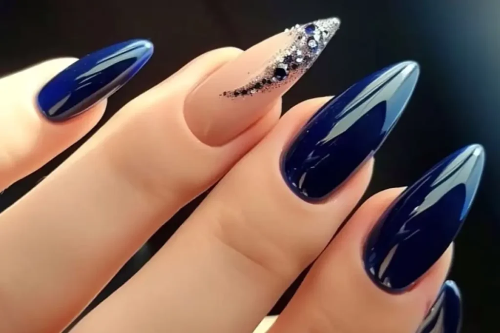 Unhas azuis decoradas