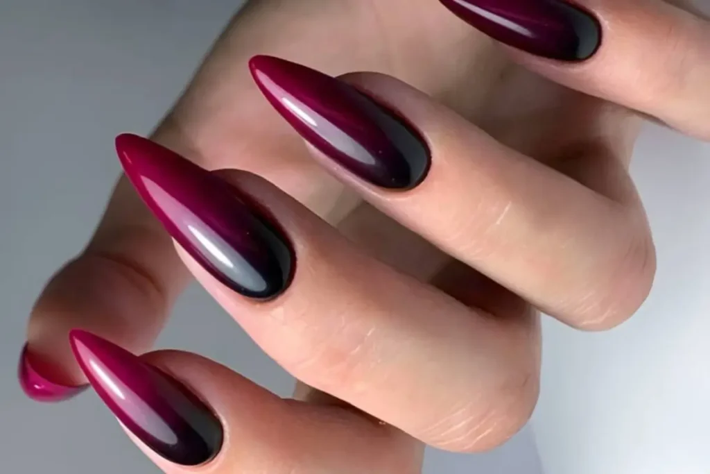 Unhas ombre vinho com preto