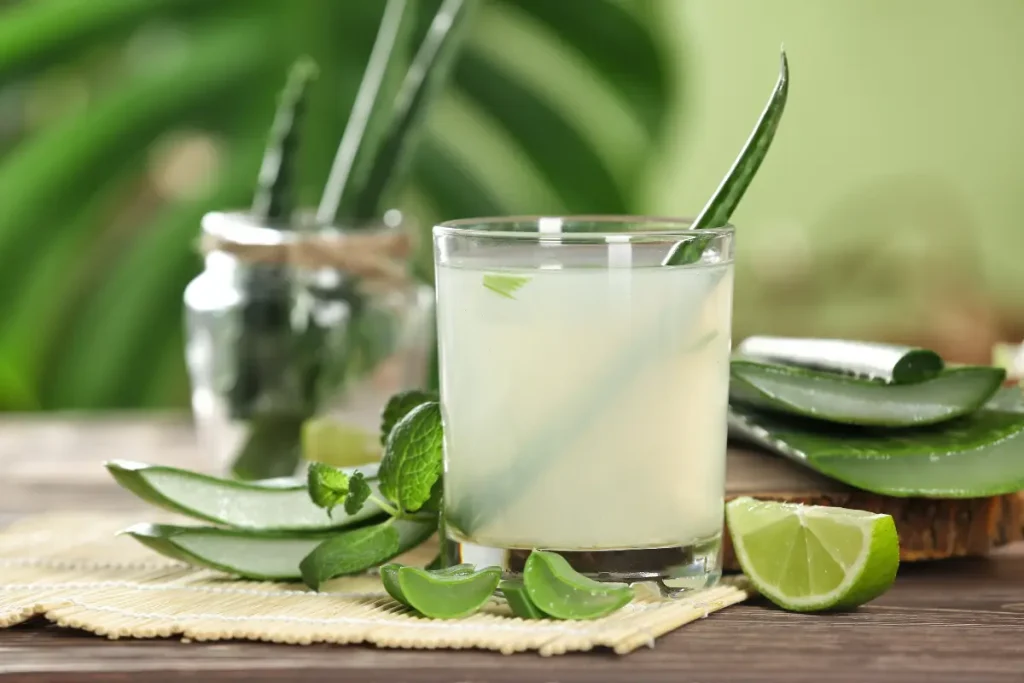 Suco com babosa e limão