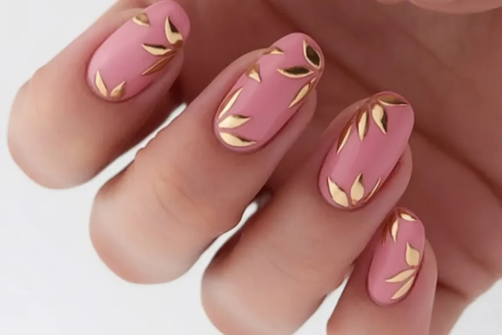 Unha minimalista cor de rosa e dourado