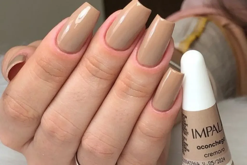 Unhas bege