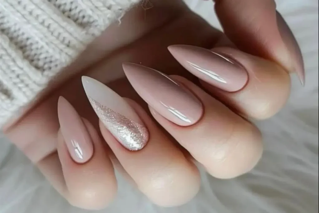 Unhas nude decoradas