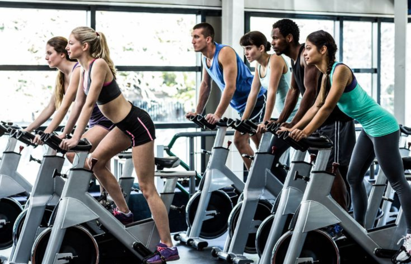 Aula de bike spinning