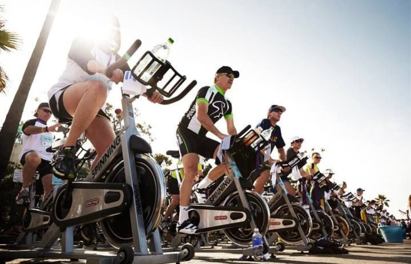 Aula de bike spinning ao ar livre