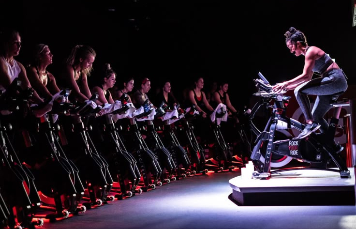Aula de bike spinning