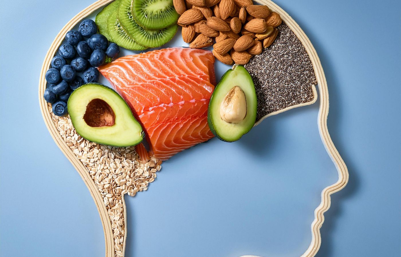 Figura ilustrativa de comida saudáveis no lugar do cérebro