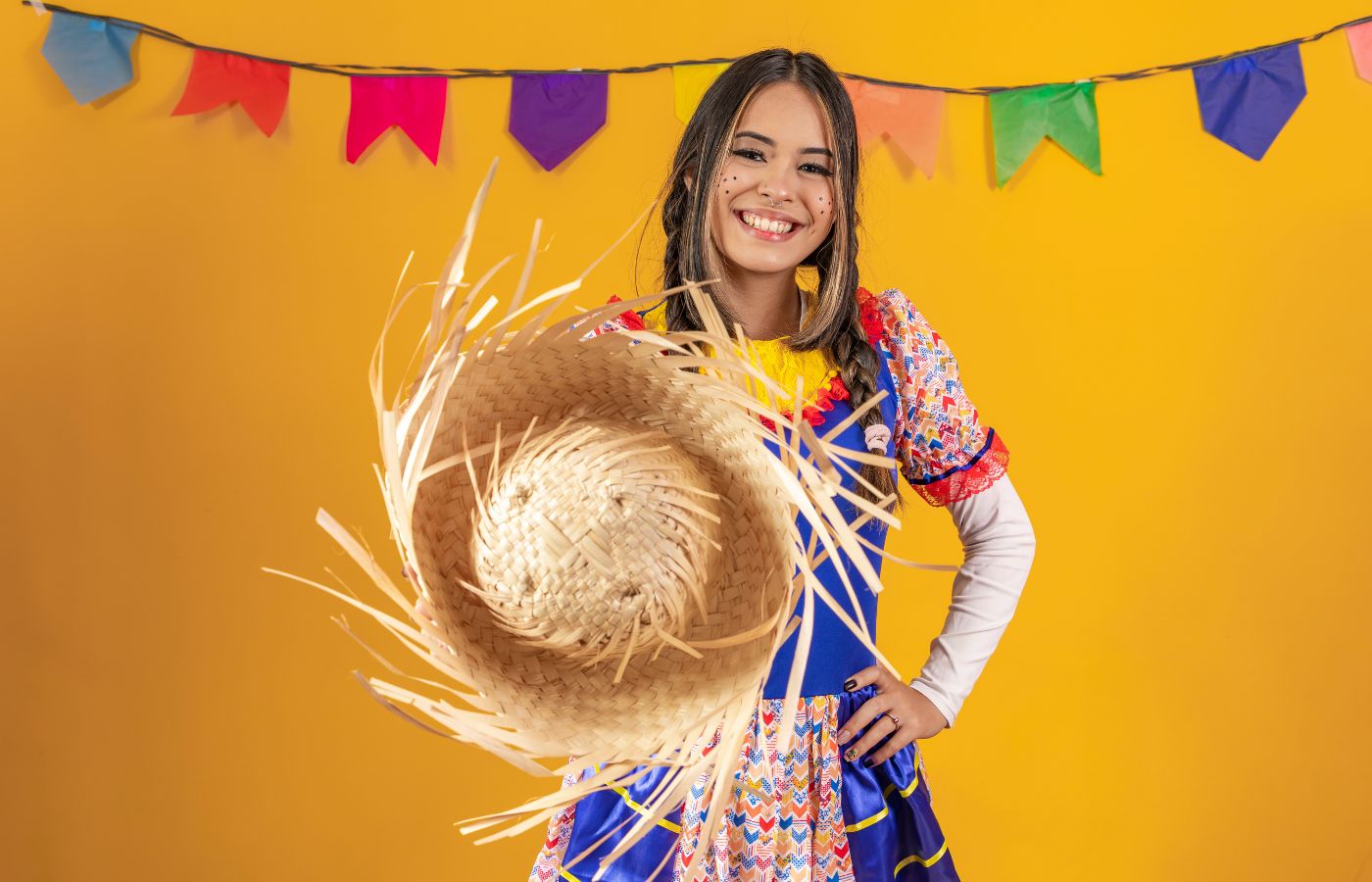 Moça numa festa junina