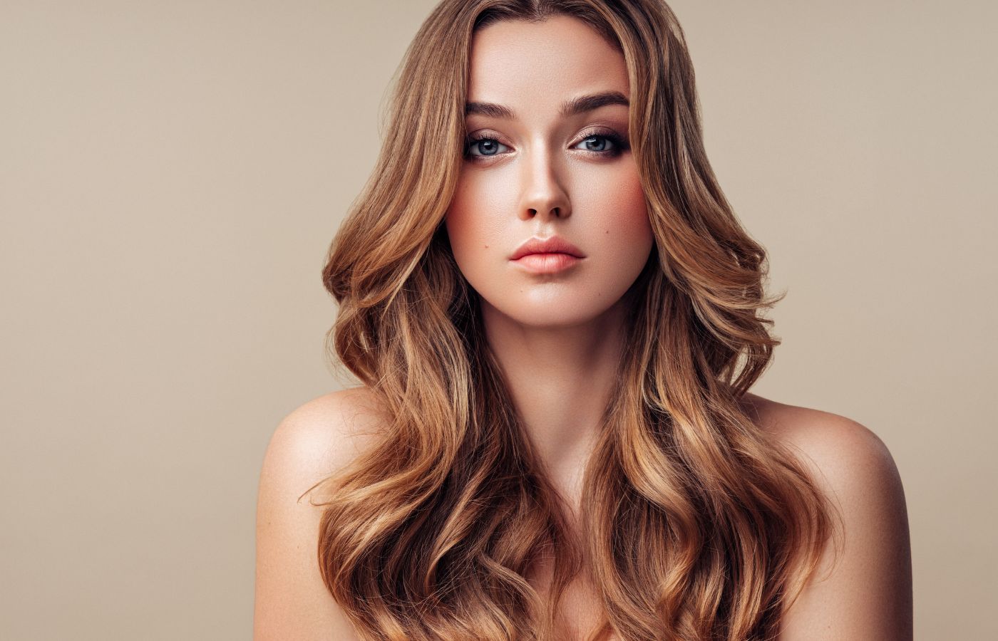 Mulher com cabelo ondulado