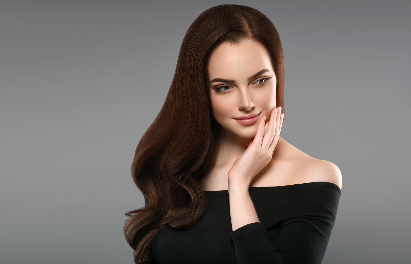 Mulher com pele e cabelo saudável