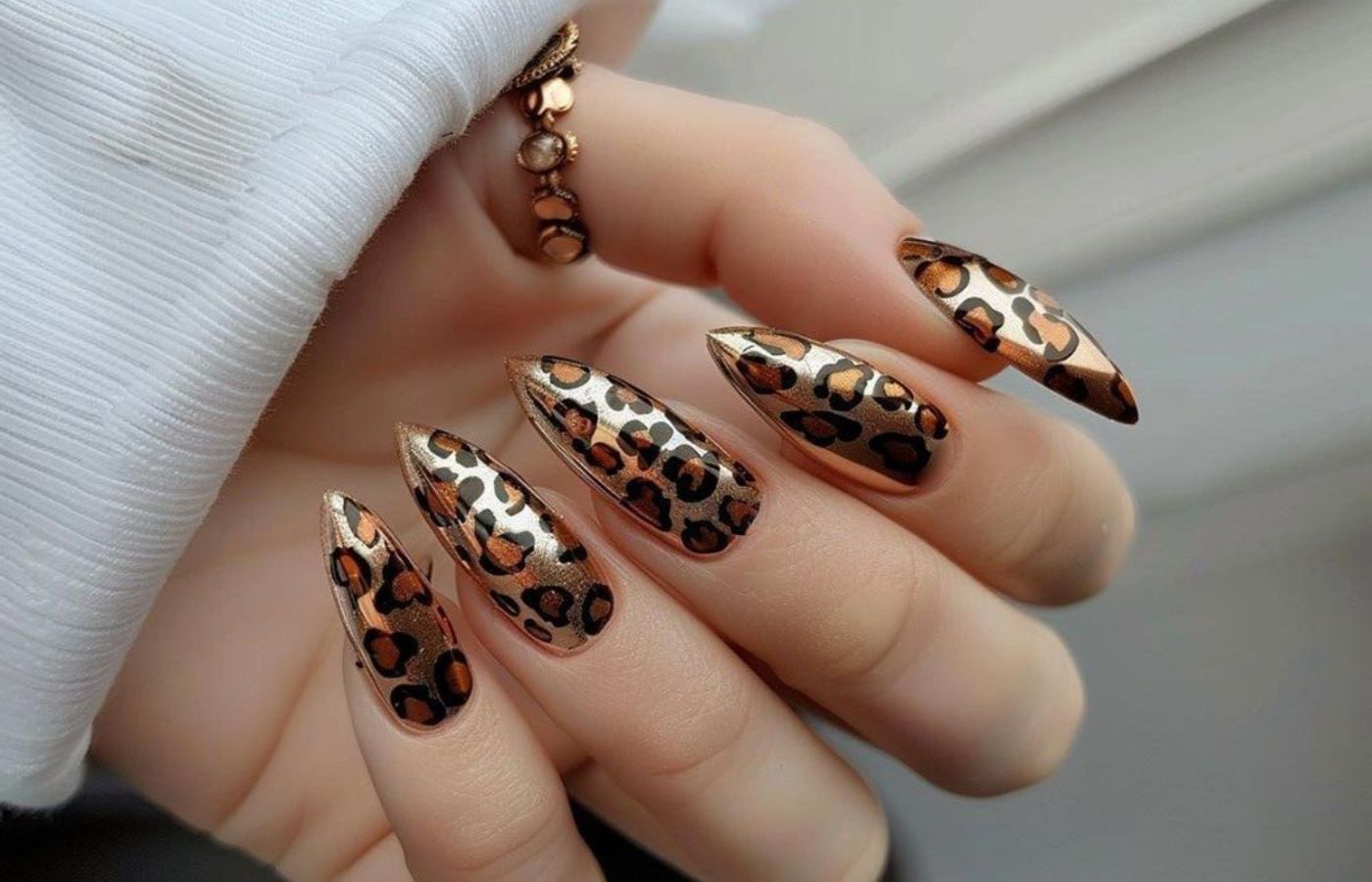 Unhas decoradas de animal print de oncinha