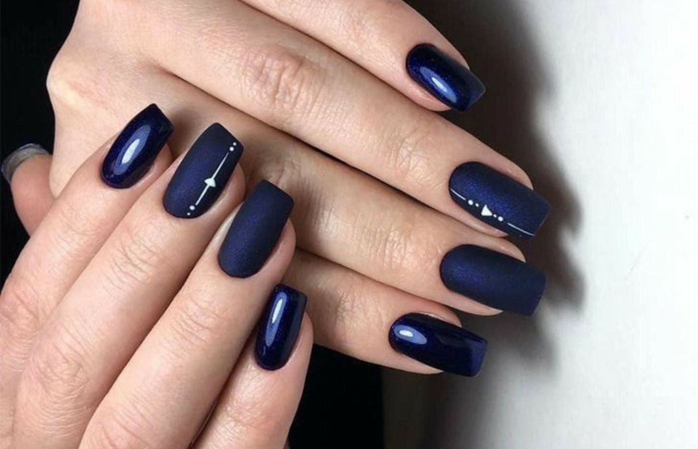 Unhas azul marinho
